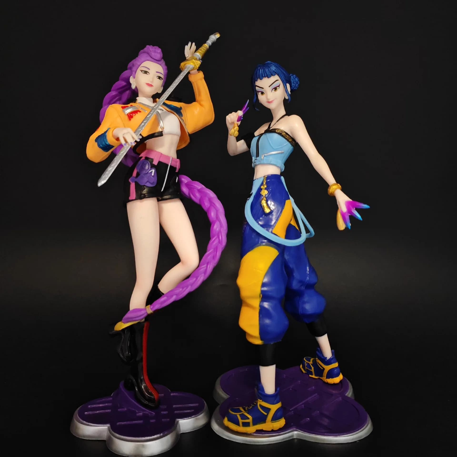 Figurina Anime Pop Fashion da 20 cm, Modellino da Collezione in PVC, Giocattolo Ornamentale da Scrivania, Regalo di Compleanno