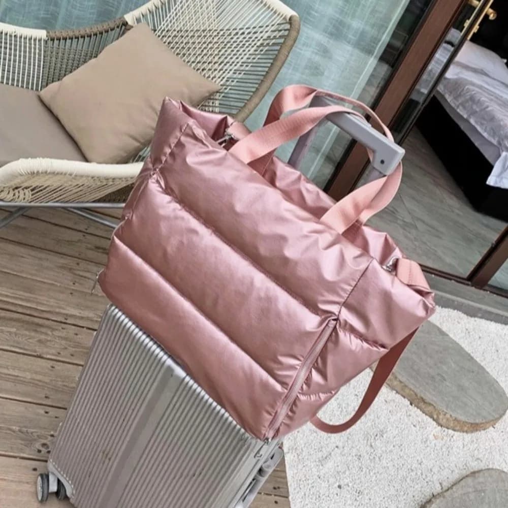 Breathable travel bag in solid color Soft nylon shoulder gym bag with handle Yoga mat bag with dry and wet separation from woman