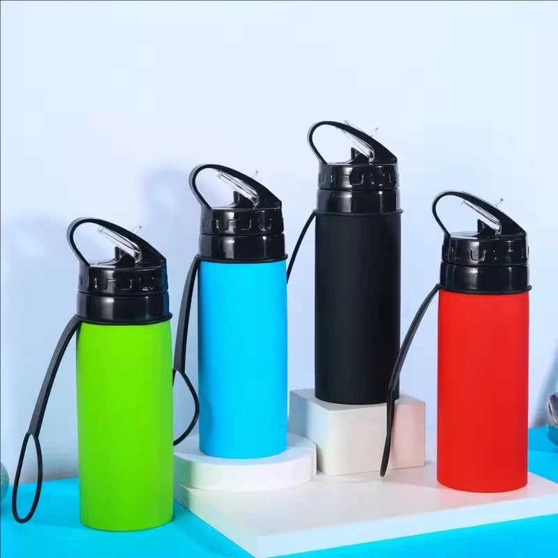 Borraccia sportiva portatile Bottiglia sportiva da viaggio pieghevole da 450 ml Tazza d'acqua pieghevole in silicone per uso alimentare per campeggio in ufficio a casa