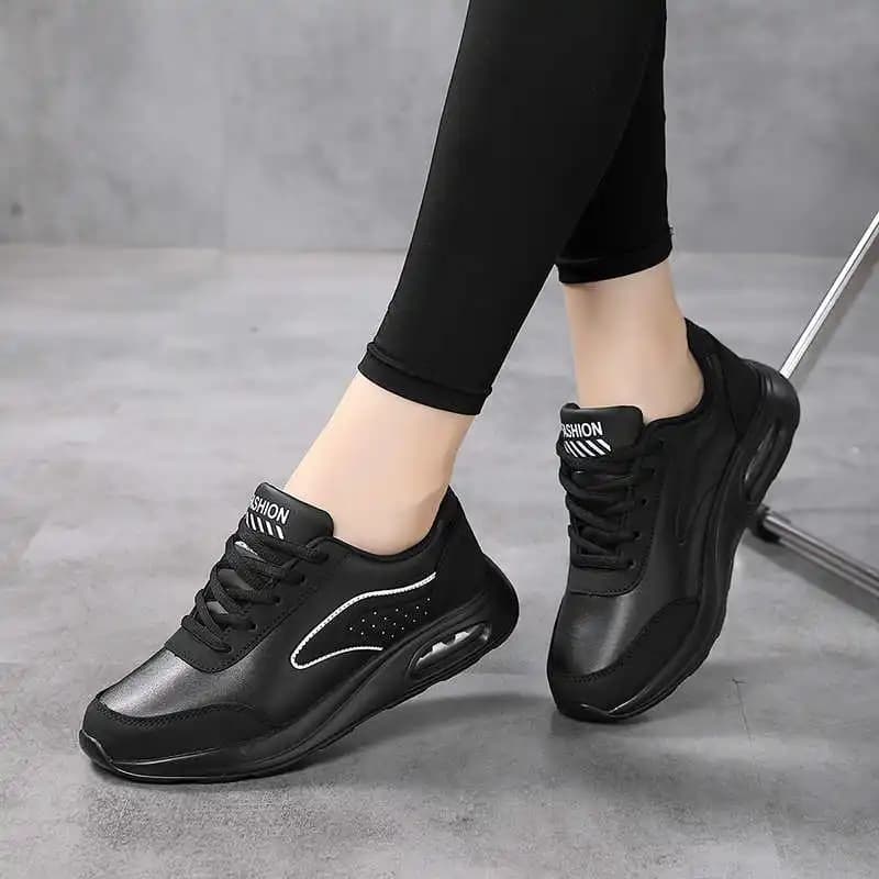L'aspetto aumenta le scarpe da ginnastica verdi da donna primaverili Scarpe da donna Mocassini piatti beige per le donne Sport all'ingrosso per rivendere
