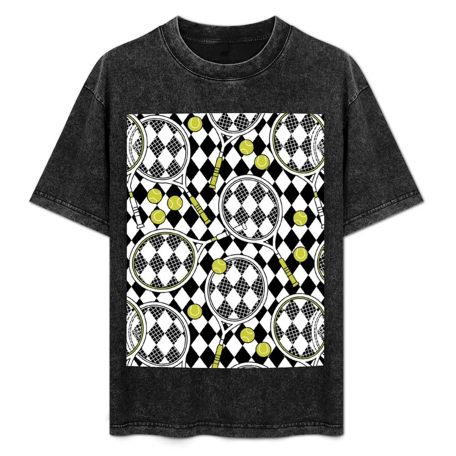 T-shirt casual a maniche corte con stampa racchetta da tennis e palline su fondo a quadri