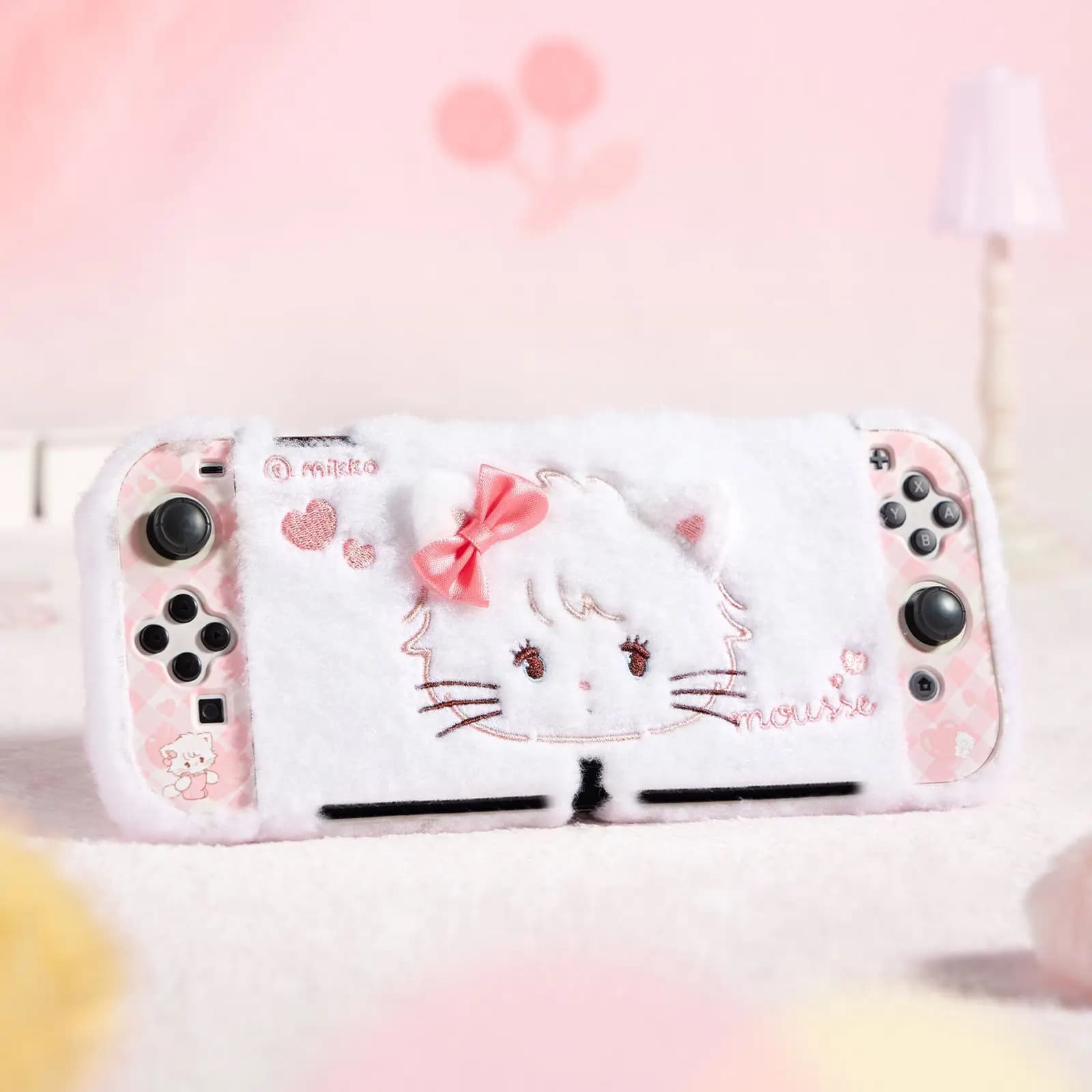 GeekShare Custodia protettiva in peluche Mikko Sweet Thoughts compatibile con i controller Switch OLED e Joy Con