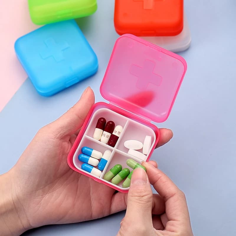 Portapillole a 4 Scomparti, Contenitore in Plastica per Pillole, Organizzatore Settimanale per Medicinali da Viaggio, Scatola Impermeabile per Vitamine