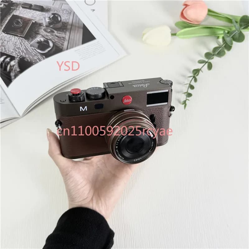 Nuova fotocamera mirrorless Leica M11 | Oggetti di scena portatili in scala 1:1 per studi fotografici