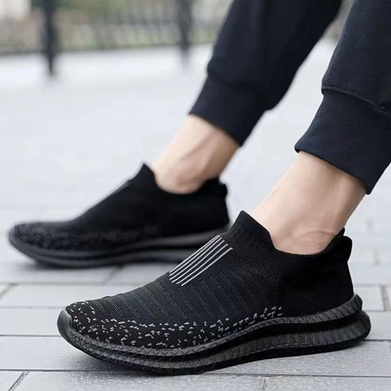 Scarpe casual da uomo traspiranti 2025 Scarpe da passeggio maschili da esterno Scarpe da ginnastica da uomo leggere antiscivolo Slip on Flats Scarpe vulcanizzate