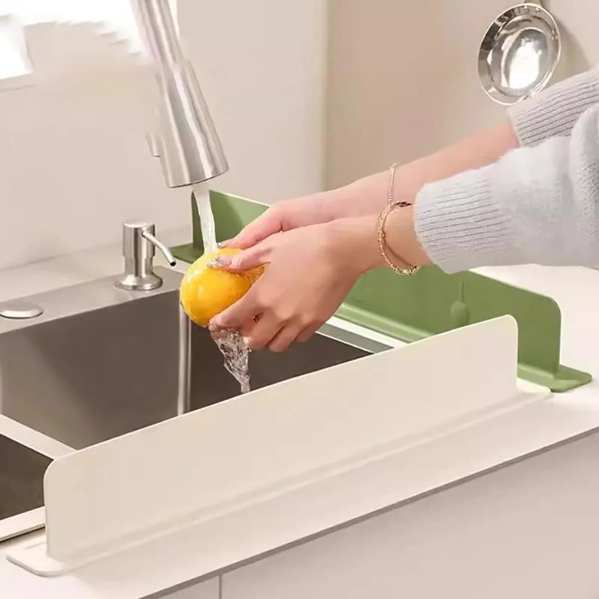 Silicone Sink Baffle Splash Guard Waterproof Splatter with Suction Cup Non Slip Water Dam For Washing Dishes Kitchen Supplies