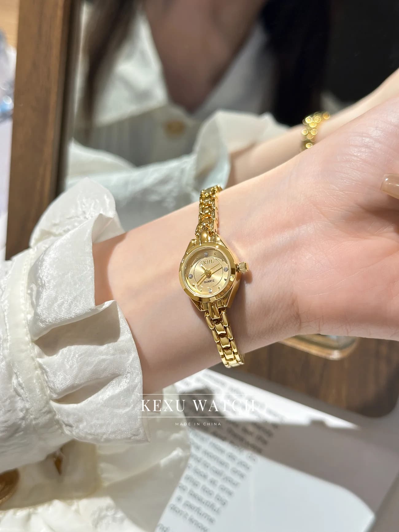 Orologio SKHL da donna, elegante orologio da donna con bracciale in oro, delicati orologi da donna con quadrante ovale/rotondo all'ingrosso, orologio al quarzo alla moda