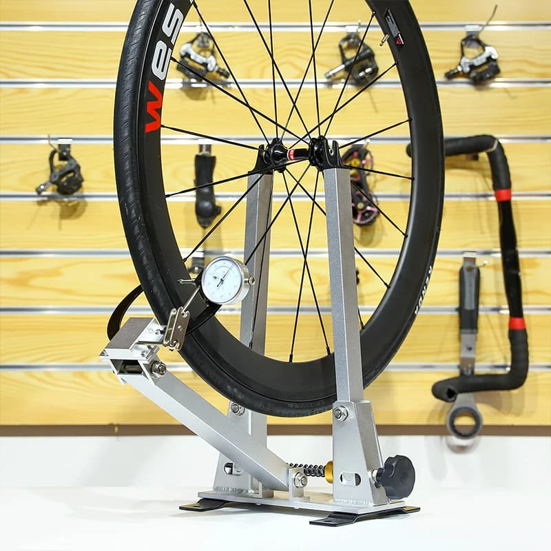 WEST BIKING Supporto per centratura ruota per bicicletta con comparatore indicatore di regolazione pneumatici Cerchioni Set di ruote MTB Road BMX Strumenti di riparazione bici