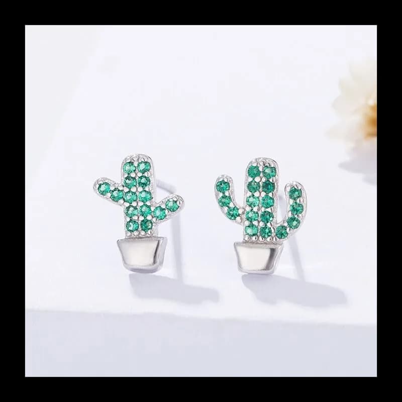 Korean version of simple fashion, asymmetric cactus, diamond studded earrings, sweet student temperament, small and F