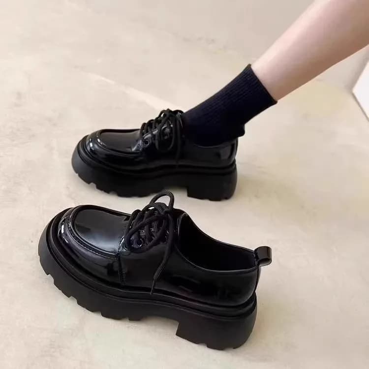 Mocassini con tacco spesso in stile britannico, nuove scarpe singole da donna nere versatili per la primavera/estate, alla moda, in stile romano.