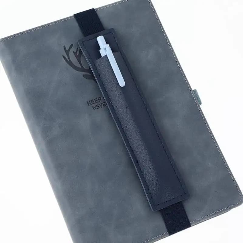 Offerta Speciale: 1 Pezzo Nuovo Portapenne Elastico in Pelle PU Regolabile per Quaderni e Raccoglitori
