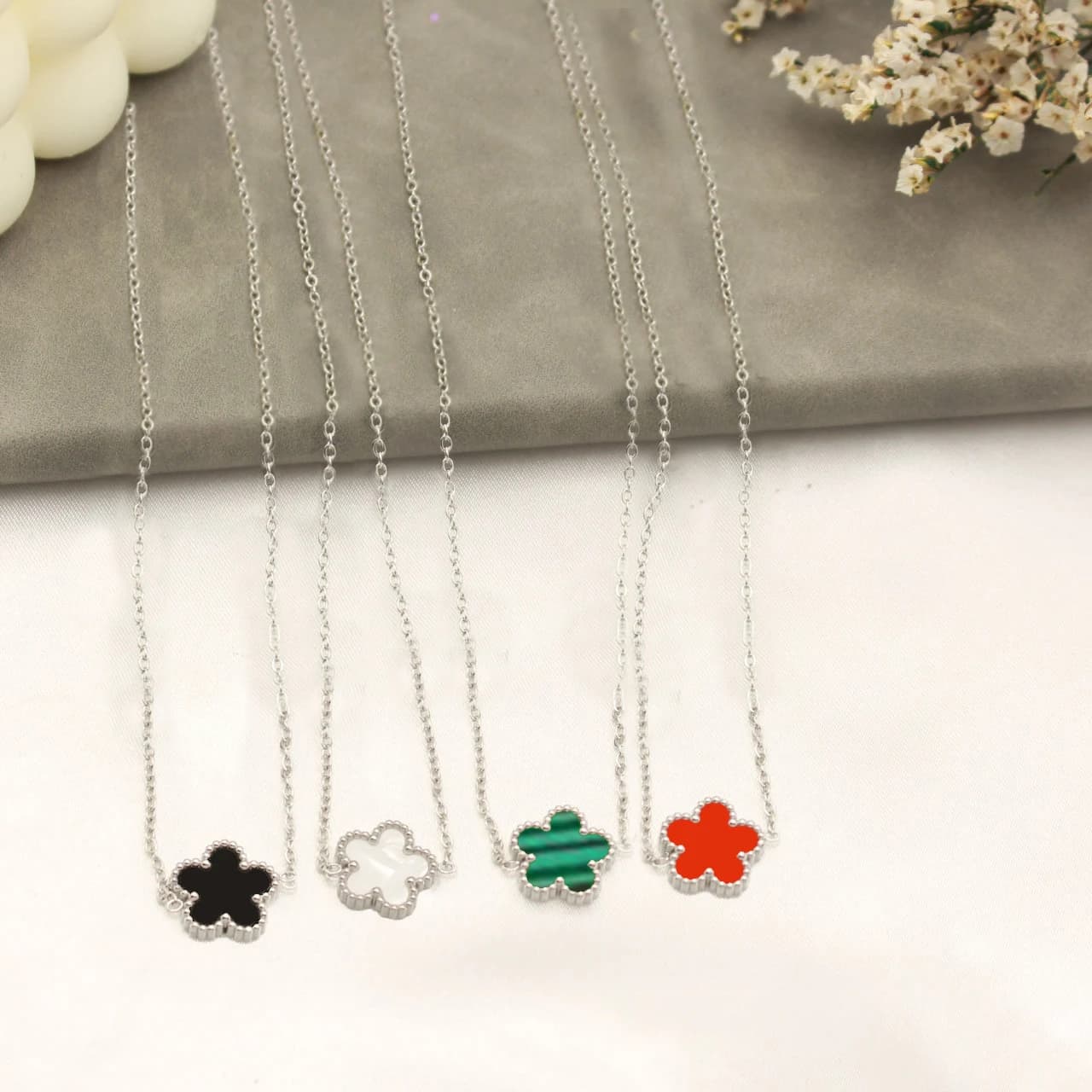 Silver Plated Stainless Steel Necklace Lucky Five Leaf Flower Jewelry New Color Design Exquisite Holiday Gift Party Accessories