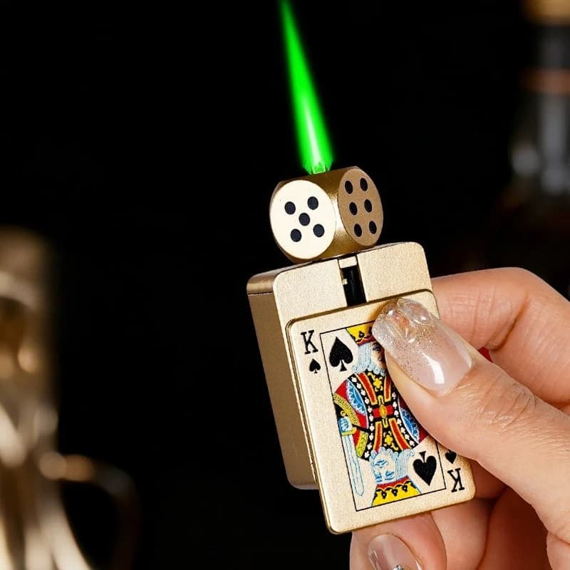 Tiktok Vendite calde Dadi rotanti Carte da gioco Accendino a gas Giocattolo di decompressione Tide Play Accendino a gas Fiamma verde Accendino antivento