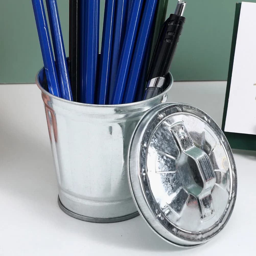 Set di 2 Cestini da Scrivania con Coperchio, Contenitori in Metallo per Carta e Rifiuti, Organizer per Ufficio, Cucina, Camera da Letto e Studio