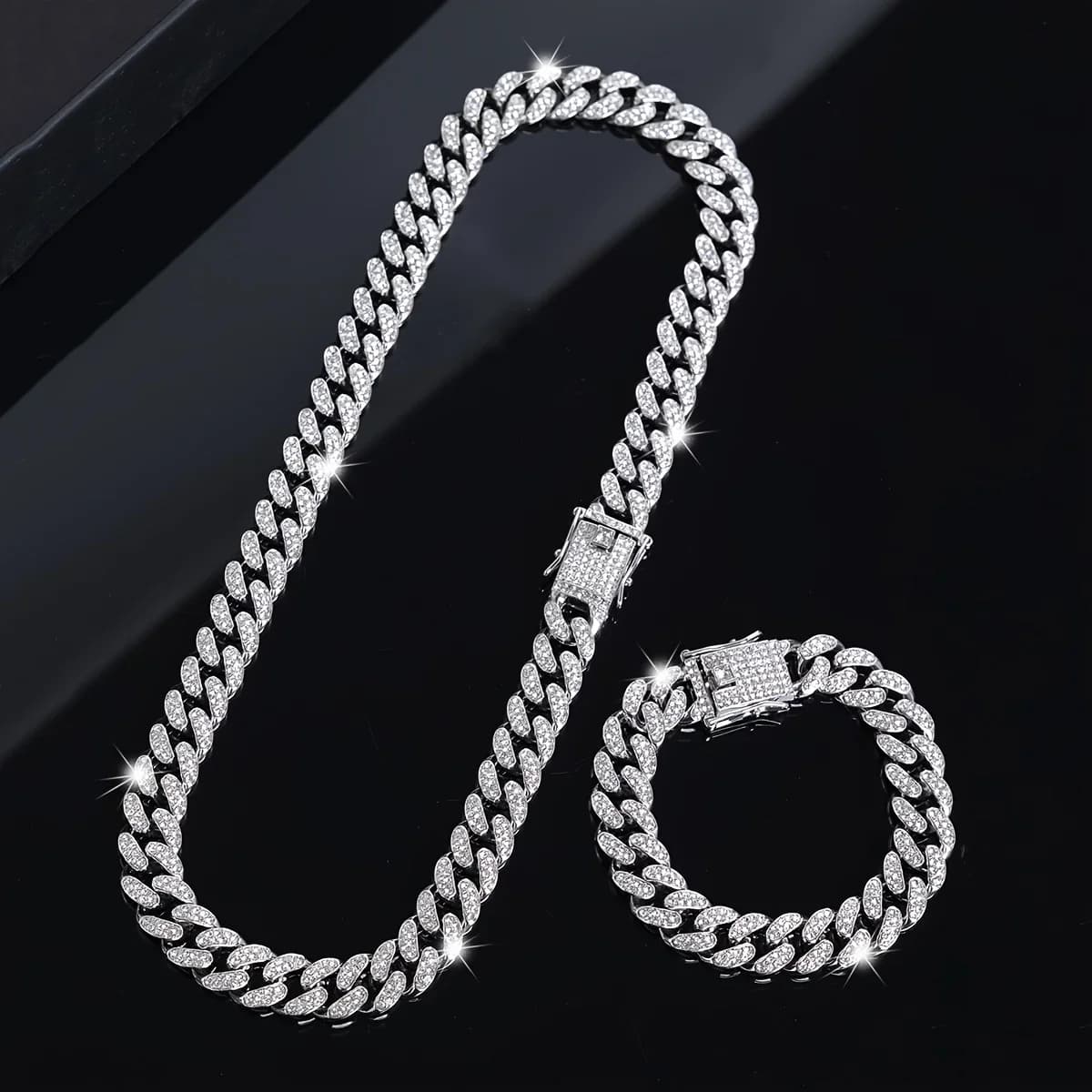 Un set di due eleganti collane e bracciali a catena cubana, gioielli unisex in stile hip-hop, collezione di gioielli da uomo, fqq