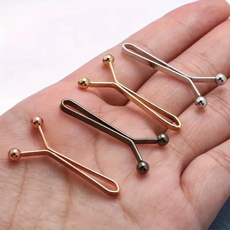 Confezione da 10 fermagli regolabili antiscivolo senza cuciture, pratici chiusure multifunzionali ideali per stringere la vita della camicia, fissare sciarpe e per l'uso quotidiano nell'abbigliamento.