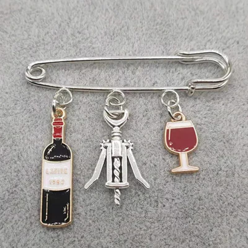 New Fashion Mini Cute Red Wine Glass Pair Pin Red Wine Bottle Cup Brooch Enamel Pin Couple Best Friend Pin