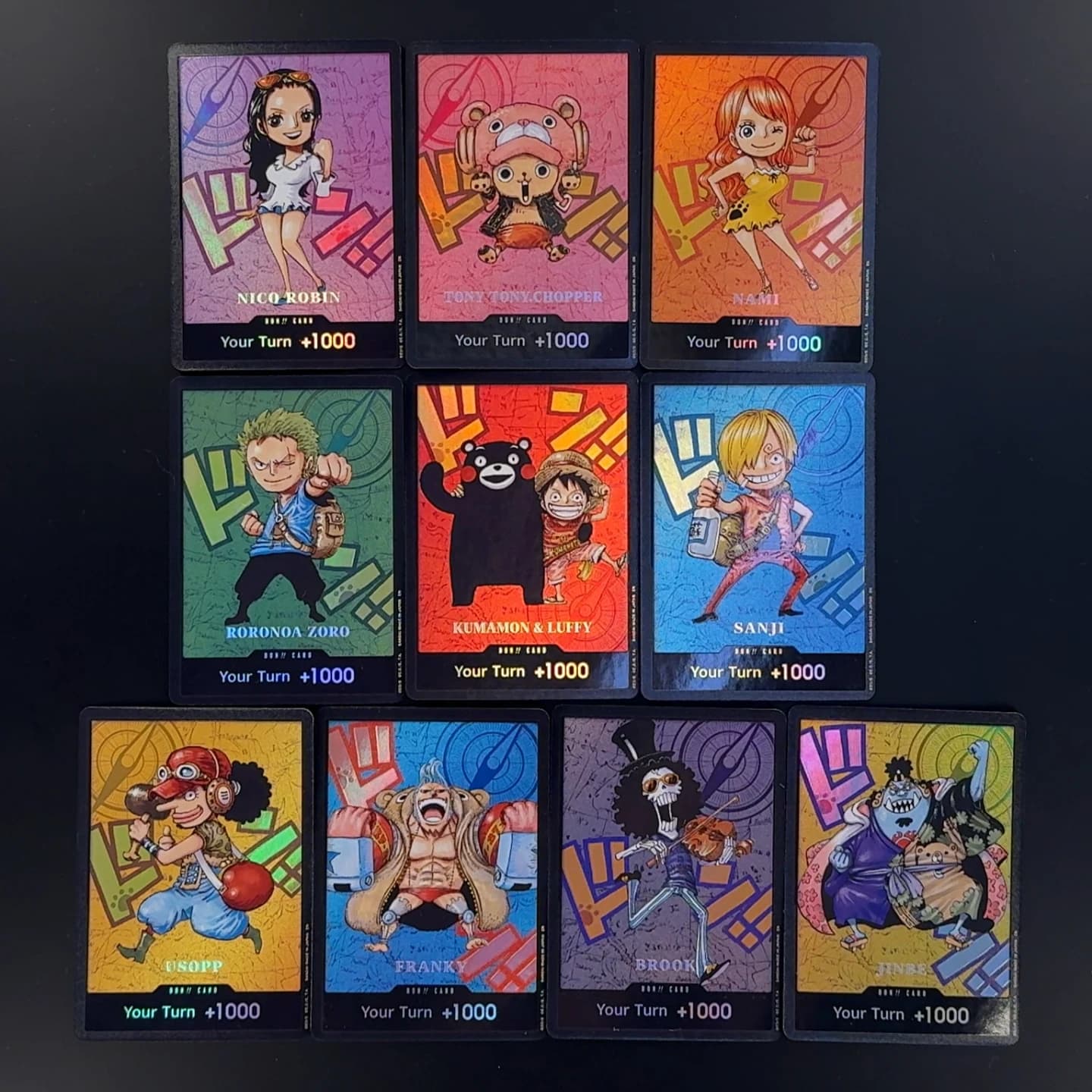 OPCG One Piece x Kumamon Carte da Collezione TCG Anime con Testo 3D - Crew di Cappello di Paglia, Luffy, Zoro, Nami, Chopper, Robin