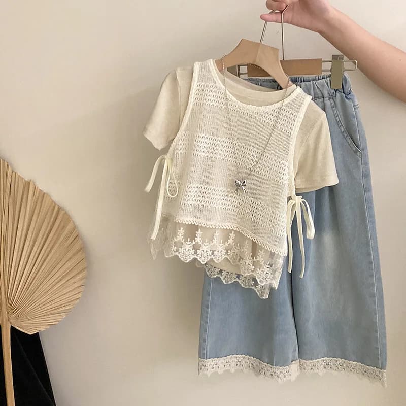 Set di tre pezzi di jeans casual in pizzo a maniche corte in tinta unita con gilet di pizzo coreano 2025 estivo da ragazza