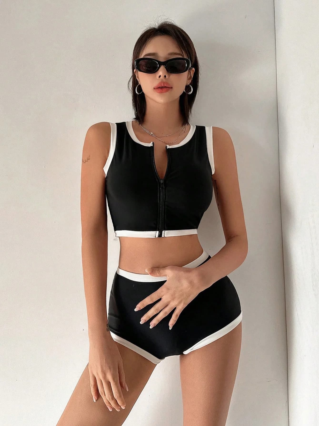 2026 New Women's Two-Piece Swimming Suit Easy to Put on And off Front Zipper Spor Casual Faion Bla And White e