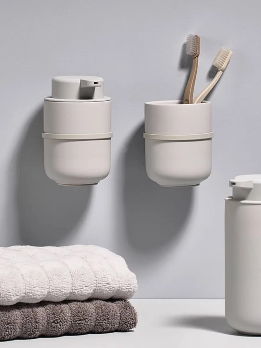 Set Dispenser Sapone e Porta Spazzolino da Denti in Metallo da Parete Zone Batoom - Organizer da Parete Design Ra Dani per la Pulizia della Casa