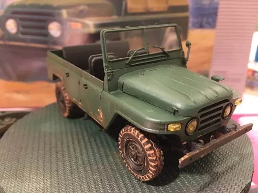 Trumpeter 02302 Scala 1/35 Jeep cinese BJ212 con tetto morbido in tela, kit di montaggio per adulti, hobby fai da te
