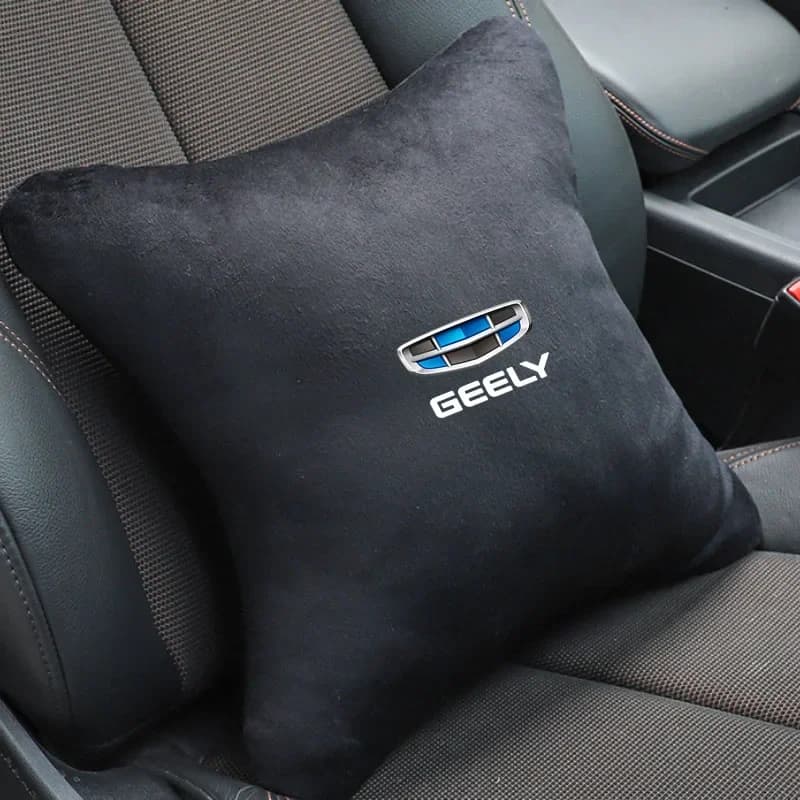 Morbido peluche artificiale poggiatesta per auto cuscino per il collo per Geely Coolray X6 X7 EX7 2024 Geometria C Emgrand UV GT GC9 cuscino lombare