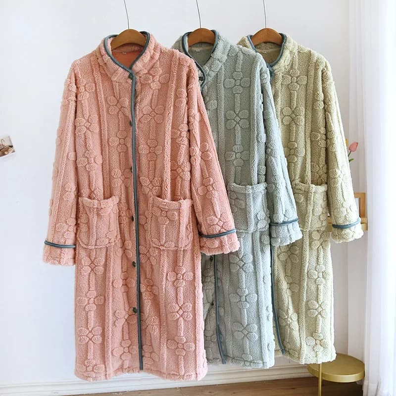 Autunno e Inverno 2026 Camicia da notte delle nuove donne Flanella Dolce e carino Accappatoio Camicia da notte da donna Colletto alla coreana Bottone Abito da casa