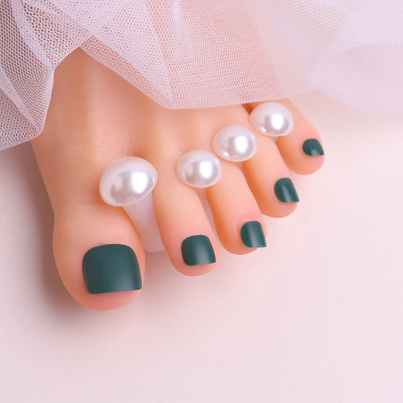 Silicone soft toe separator with white pearls, 8 pieces, for nail polish, set of finger spacers to apply nail polish and repair nails