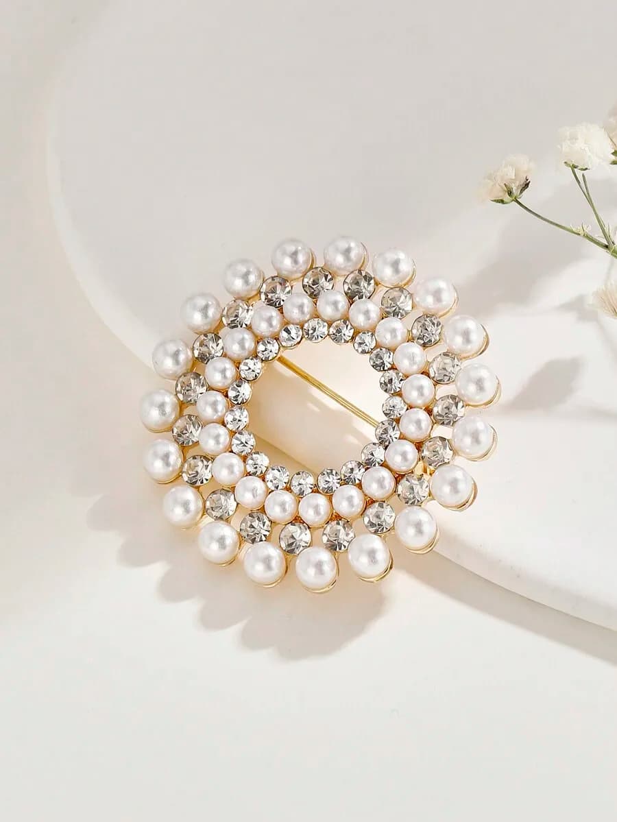 Fashionable European Style Alloy Brooch with Rhinestone and Faux Pearl for Dresses Bags Shirts Jackets Holiday Office Wear