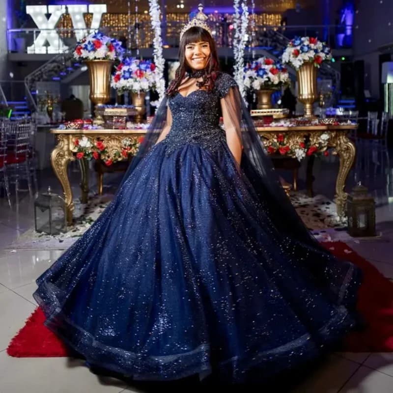 Abito Quinceanera blu scuro lucido con decalcomania di cristallo con spalle scoperte Coda lunga abiti da 15 Quinceanera Personalizza