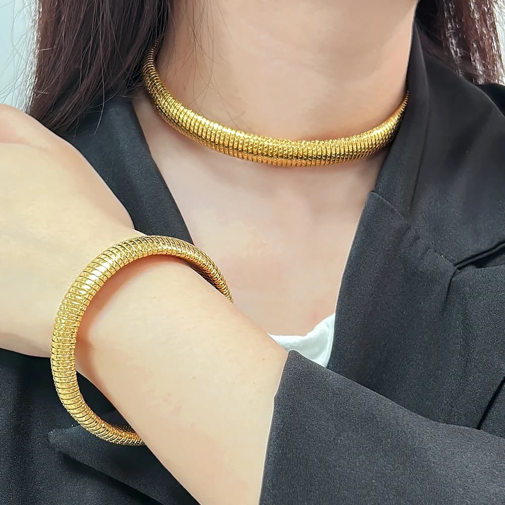 USENSET Layers Set di gioielli in acciaio inossidabile spesso esagerato con ciondolo strutturato 12mm Snake Choker Bangle Set impermeabile