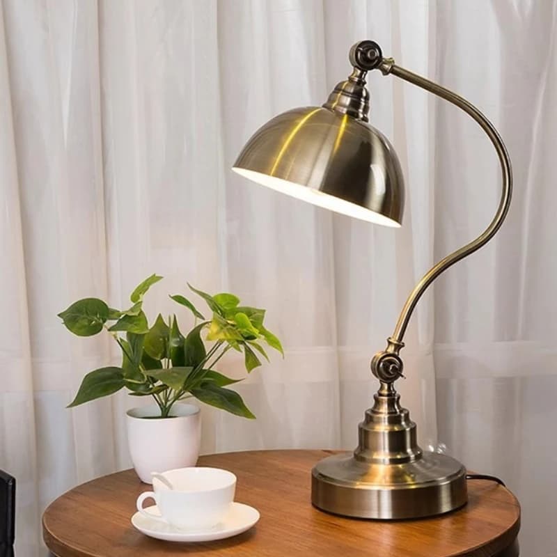 Lampada da scrivania in ferro battuto color bronzo stile country americano Lampada da tavolo a LED moderna per la casa, soggiorno, studio, lettura, camera da letto
