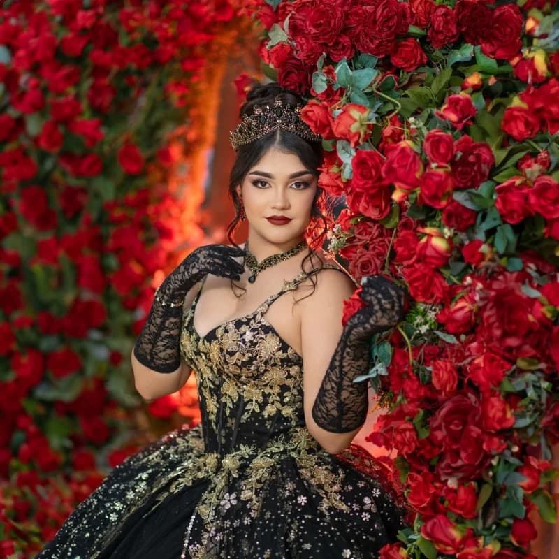 Personalizzato nero lucido con spalle scoperte Abito Quinceanera stratificazione di cristallo 3D fiore applique stratificazione abiti da 15 Quinceanera