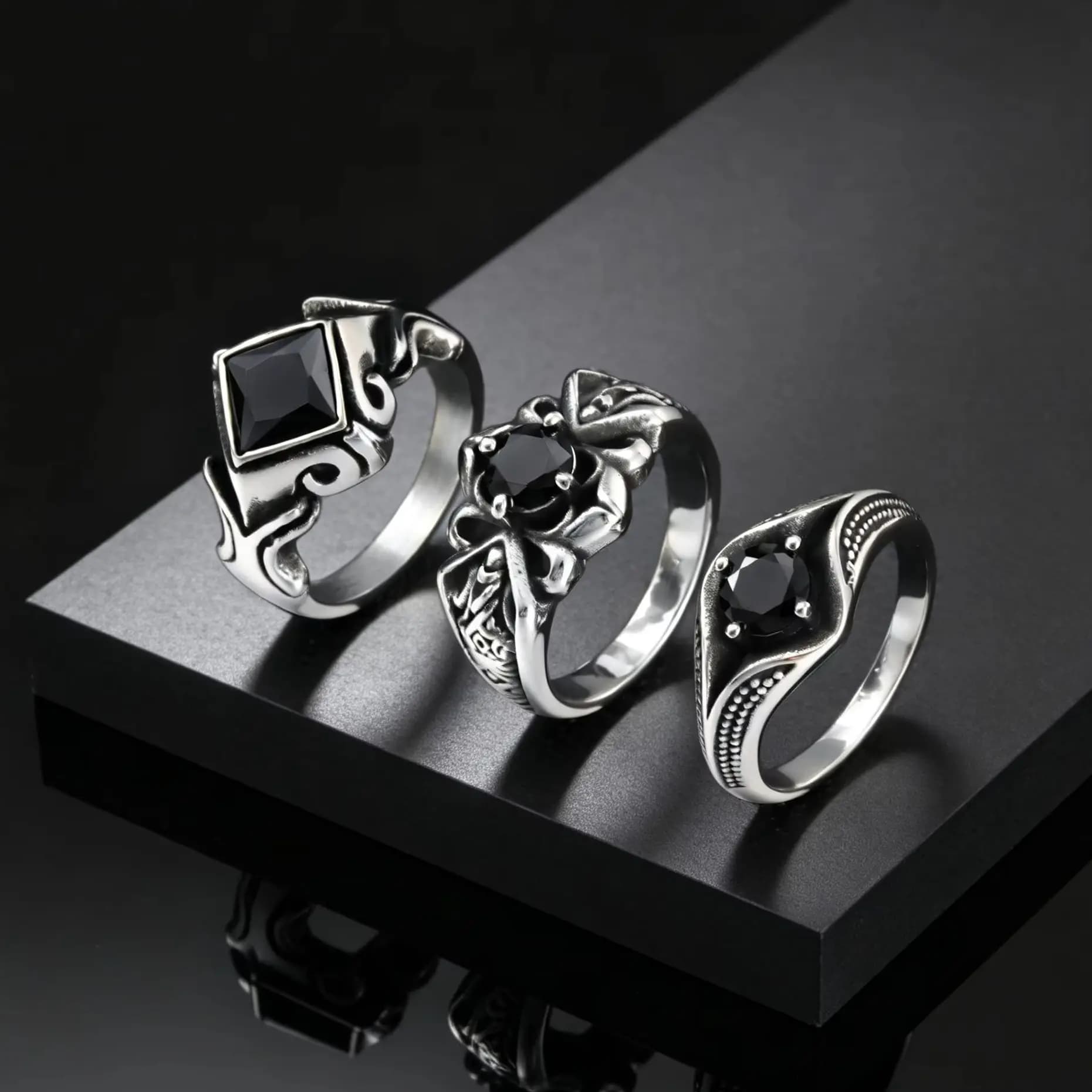 Anello da Uomo Elegante con Zircone Nero Geometrico Quadrato in Acciaio Inossidabile, Gioiello Impermeabile Stile Punk, Regalo per Feste e Uso Quotidiano, Taglie 7-11