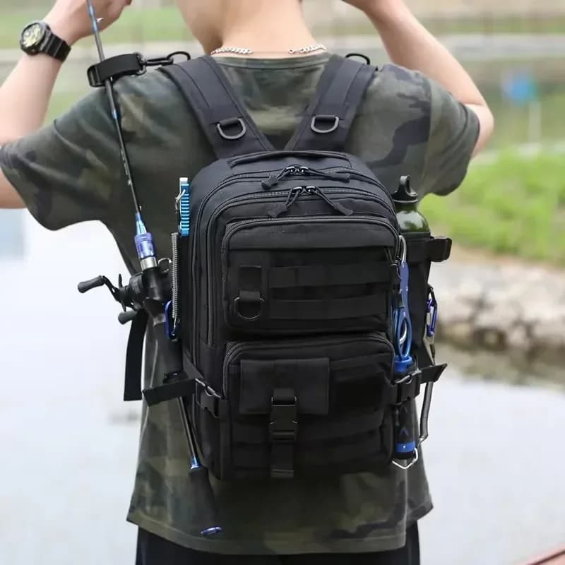 Borsa Grande per Attrezzatura da Pesca 2026 con Portacanna, Zaino Tattico Porta Bottiglia d'Acqua, Borsa a Tracolla per Esche e Attrezzi, Tasche Casual per la Pesca