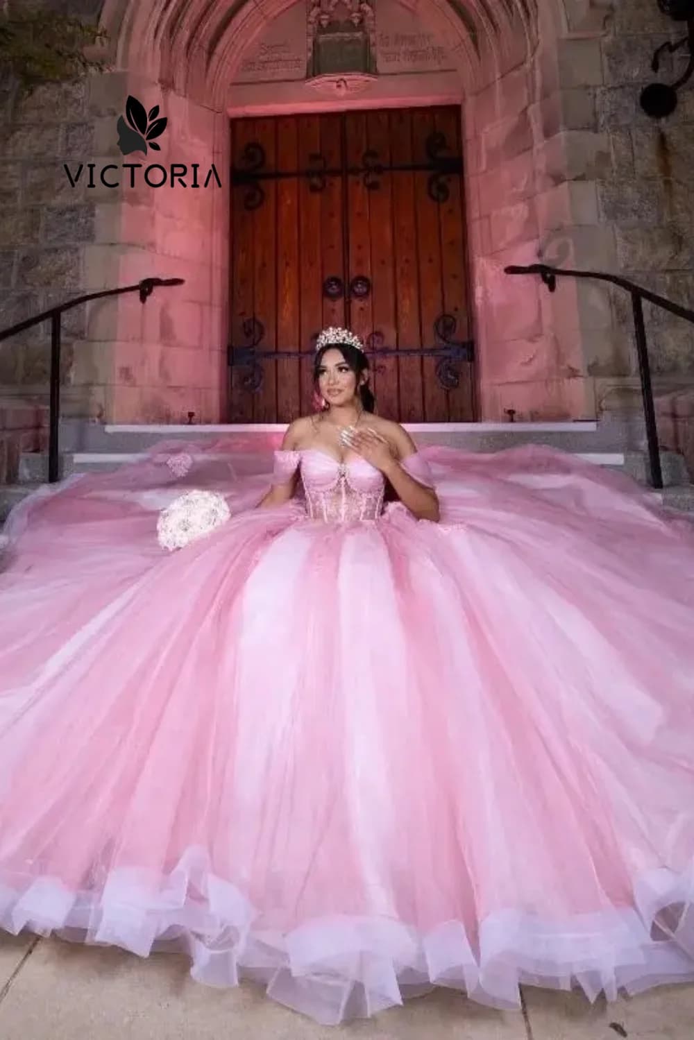 15 abiti Quinceanera rosa chiaro 2026 con spalle scoperte applicazioni di pizzo di cristallo abito da ballo compleanno abito di lusso personalizzato