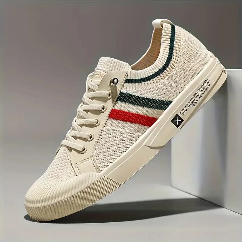 Men's casual shoes in breathable mesh slip-on streetwear skateboard sneakers for teenagers