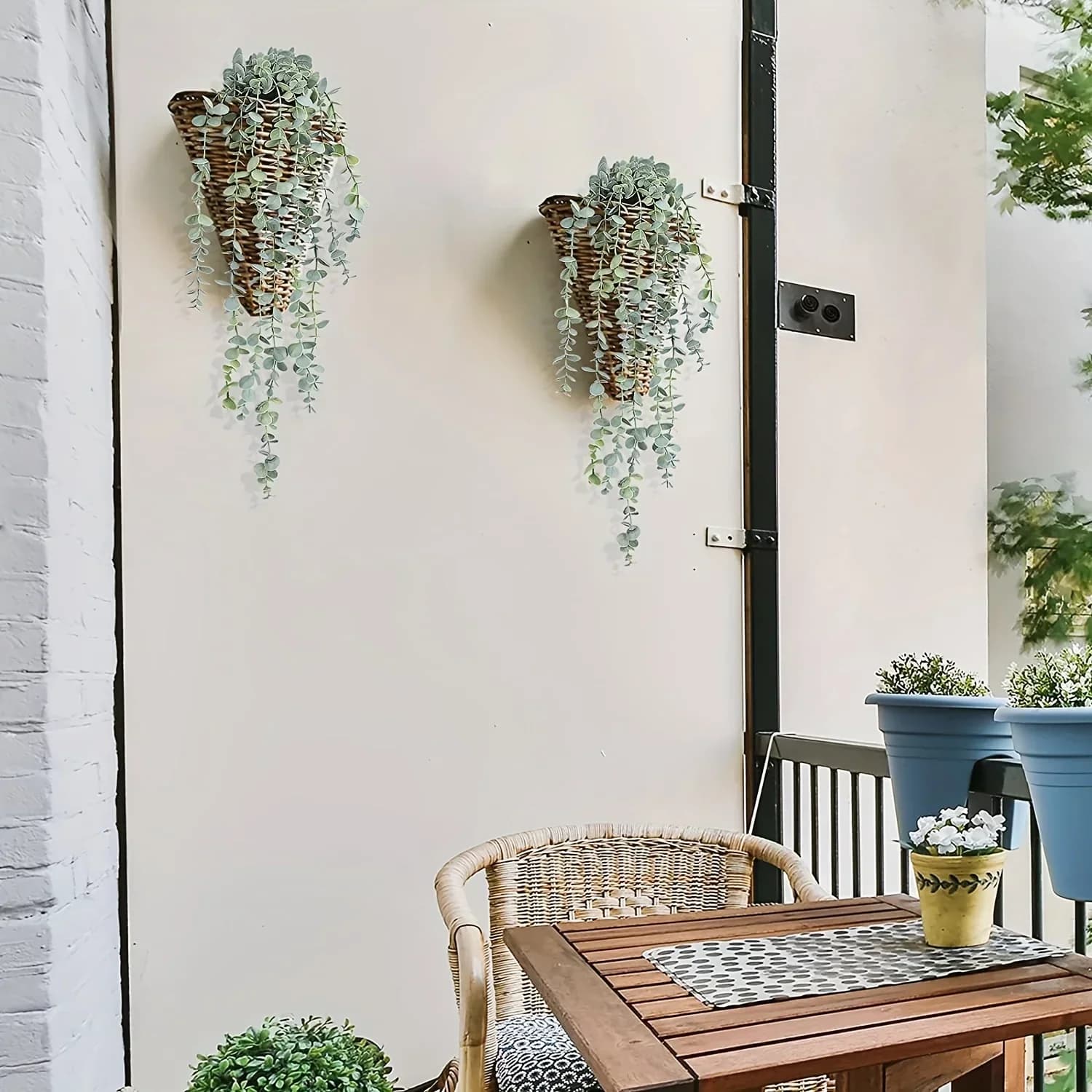 1/2 pieces of artificial plants hanging, artificial eucalyptus plants for wall decorations, for indoors and outdoors, for the house and shelves.