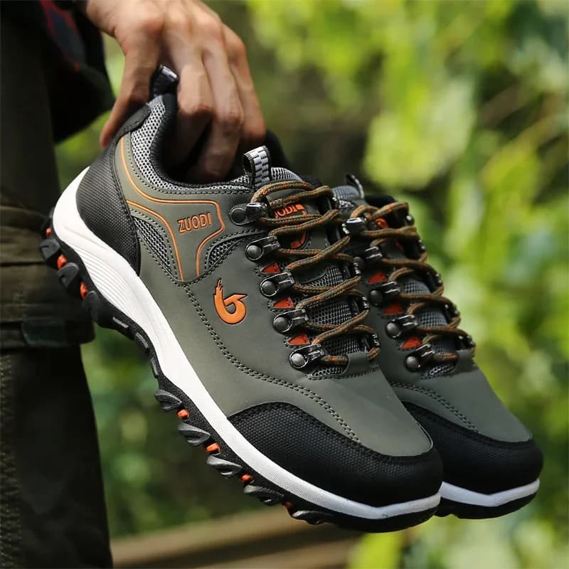 Trekking shoes from UOMO waterproof leather outdoor shoes Wear resistant man trekking tactics sneakers