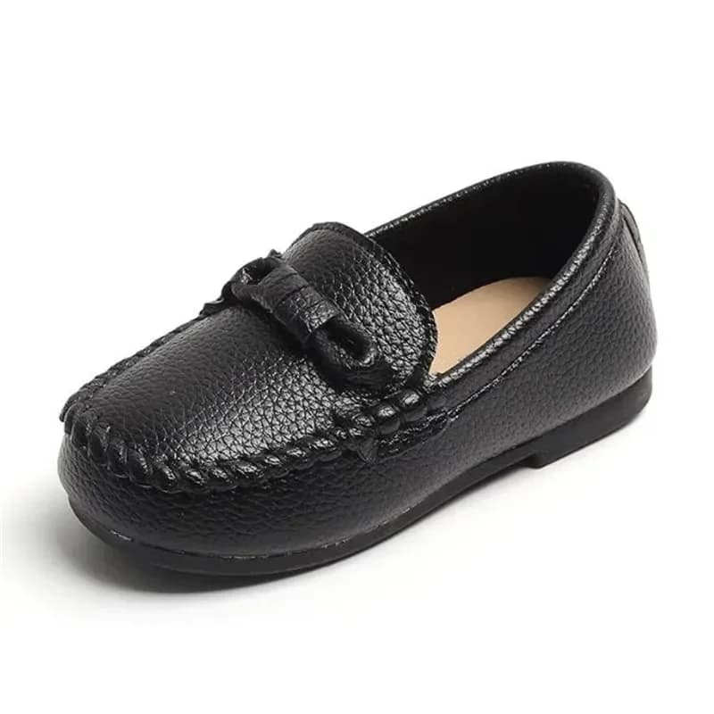 Ragazzi ragazze mocassini fondo morbido mocassini in pelle Casual scarpe eleganti in metallo bambini moda Slip-On uniforme scolastica scarpe da barca a piedi