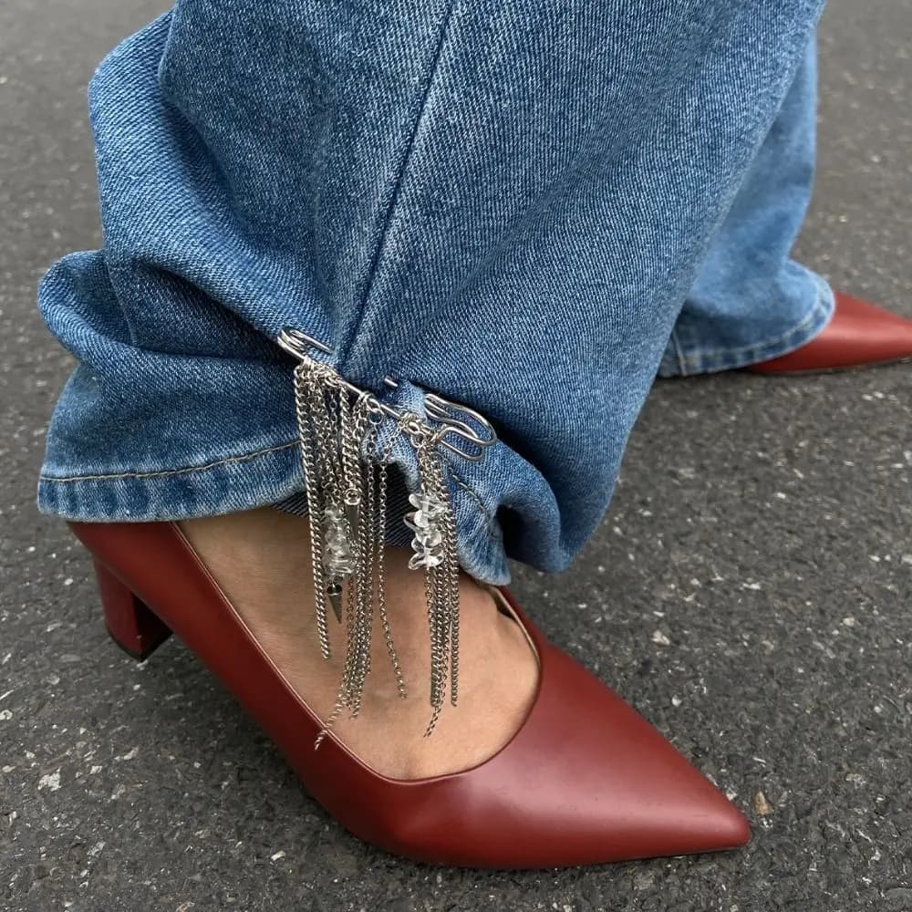 Spilla con fiocco di perle a forma di cuore Chiusure con bottoni staccabili Gamba dei pantaloni Spilla decorativa Nappa regolabile Jean Fit Stringere la fibbia