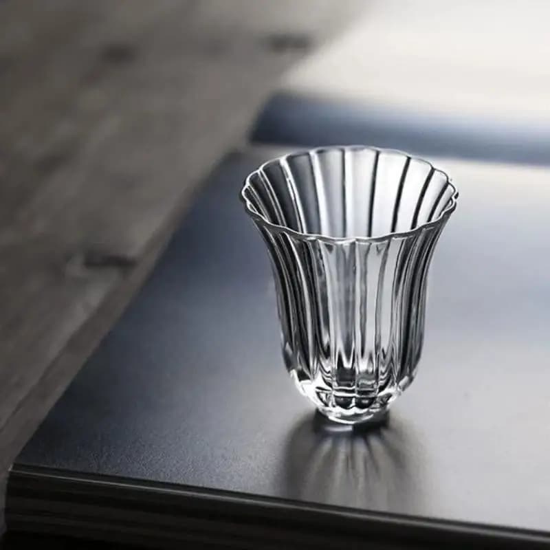 Japanese Floral Petal Design 50ml Clear Glass Tea Cup Heat Resistant Gongfu Tea Accessory for Holiday Gifting Use
