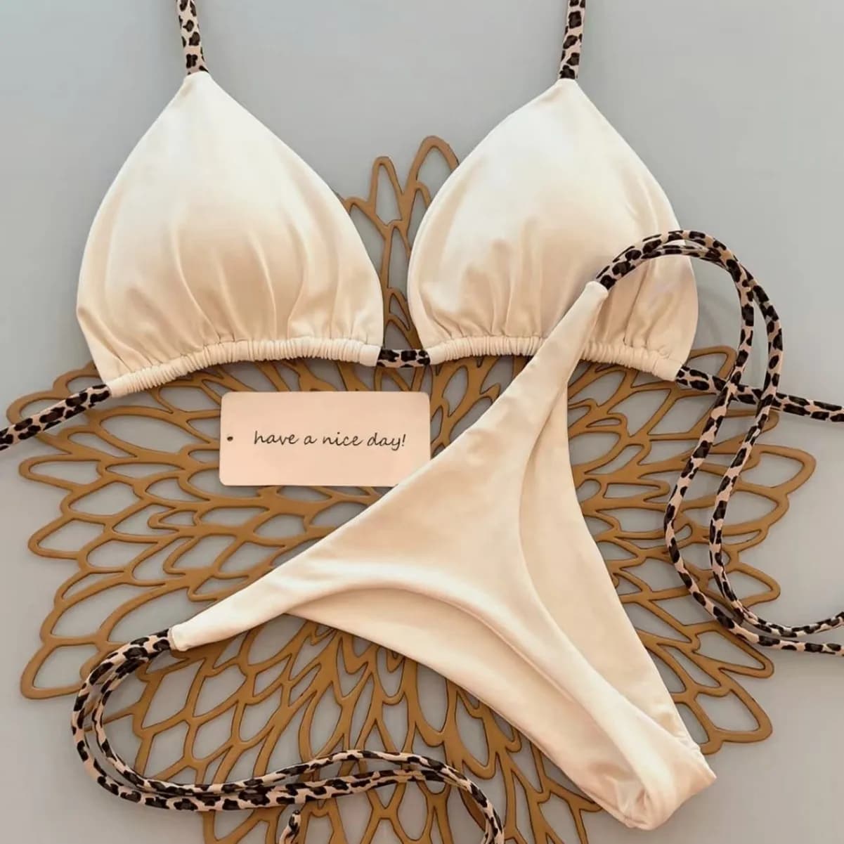 Costume da bagno bikini sexy da donna, due pezzi, con scollo all'americana, coppa a triangolo, tinta unita, modello cheeky, per la spiaggia