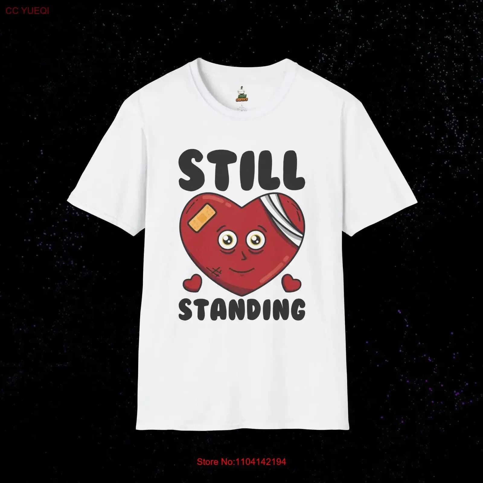 Maglietta Still Standing Heart Softstyle con stampa 'Beat Up with Bandages', regalo per sopravvissuti a traumi, per la resilienza mentale, vintage, effetto lavato, versatile