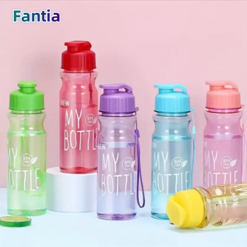 Bottiglia d'acqua flip top trasparente da 1 pz 500 ml, tazza d'acqua portatile con cinturino per fitness sportivo all'aria aperta, bottiglia di moda da viaggio