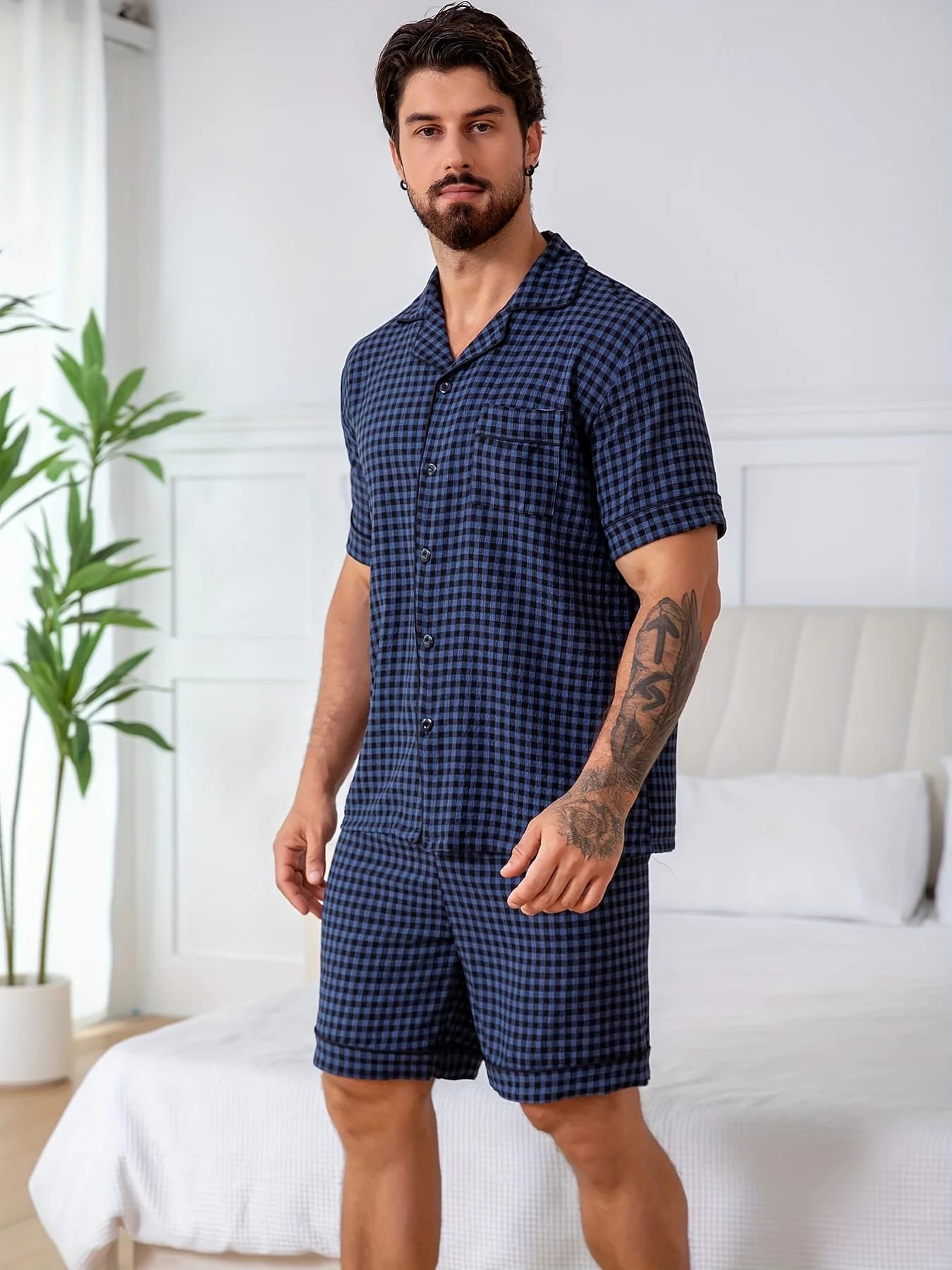 Set pigiama da uomo in tessuto stropicciato a quadri, camicia con bottoni e pantaloncini con elastico in vita, comodo abbigliamento casual da casa per uomo, set da 2 pezzi
