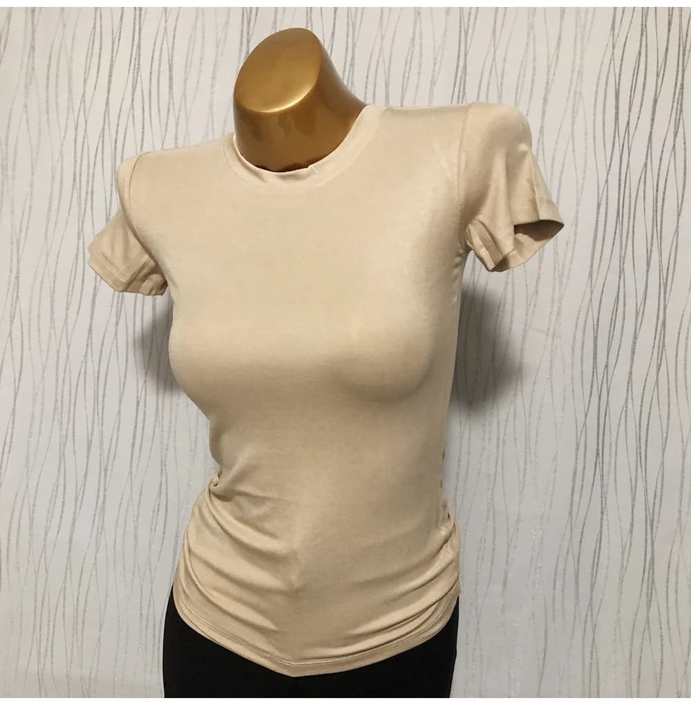 T-shirt basica in modal a maniche corte da donna, sexy, slim fit, elasticizzata, modellante sul petto, che evidenzia il corpo, aderente, con scollo rotondo