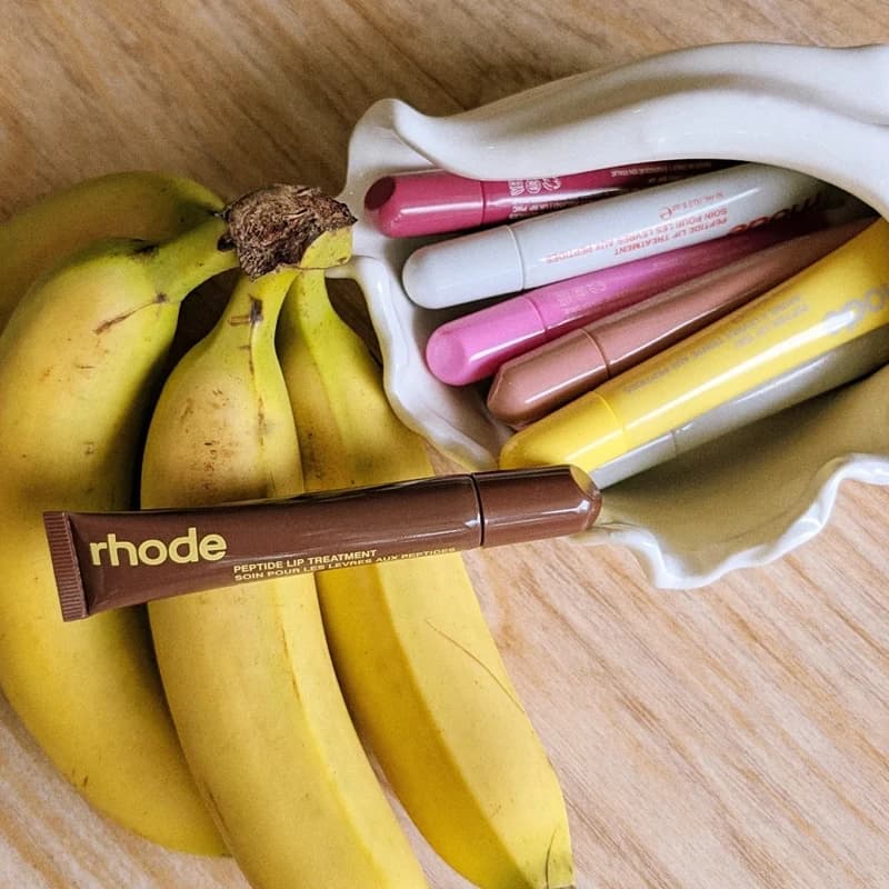 Rhode Spring Limited Hot Picks Nuovo Gloss Labbra Sweet Pea Pretzel Banana con un Design Accattivante per Custodie iPhone 17 16 e Matita Labbra