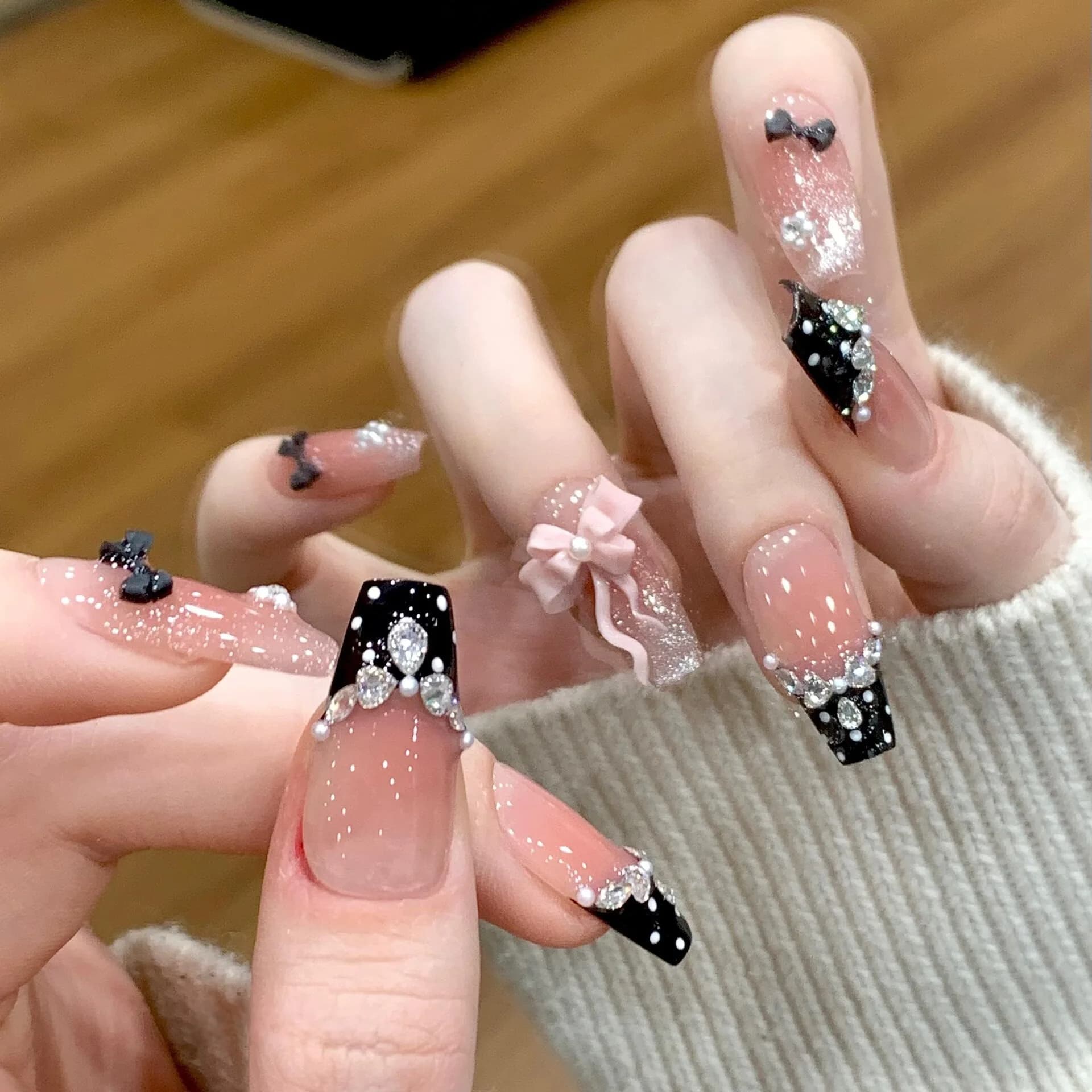 Set of 10 Fin Nails with Bow, French Cat Eye Style, Glitter, Diamonds and Pearls, Pressure Nails Coffin Shape